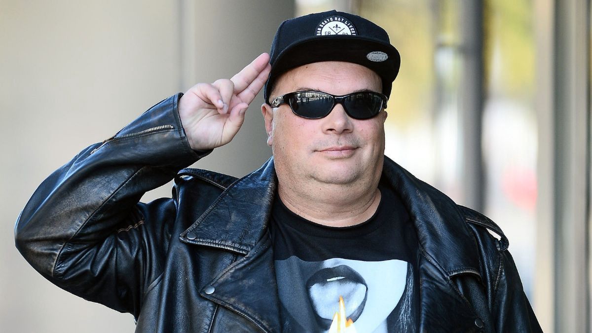 Krzysztof Skiba wulgarnie o fajerwerkach. Zdradził, gdzie powinno się je "odpalić"