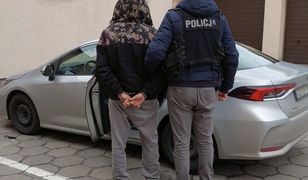 Groził fryzjerowi bronią. 43-latek usłyszał trzy zarzuty