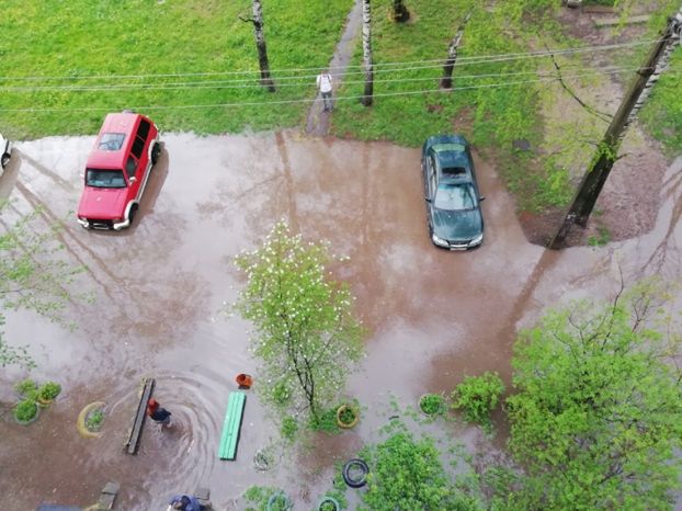 Wiele ulic i parkingów zostało całkowicie zalanych