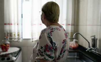 Skąd bierze się zapach starszych ludzi? Naukowcy odkryli jego źródło