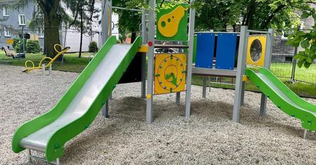 Zabrze. Dzieci w Rokitnicy już mają nowy plac zabaw. Boisko Walki doczeka modernizacji