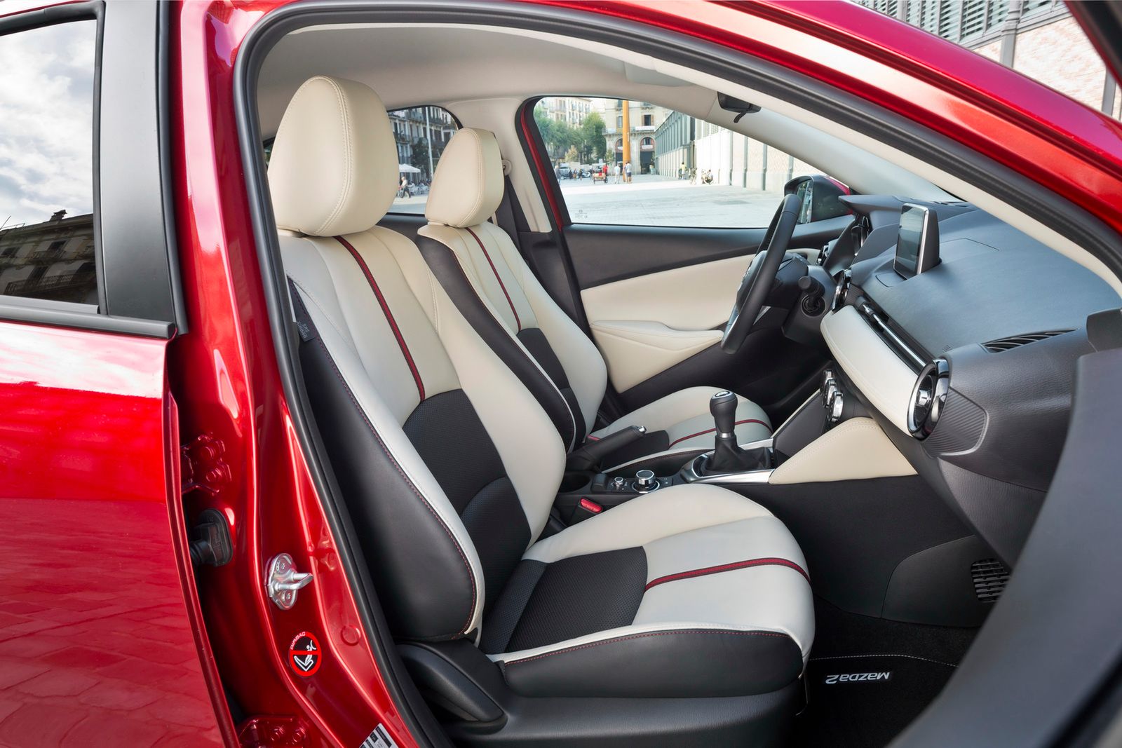 Europejska Mazda 2 – obszerna galeria zdjęć 48