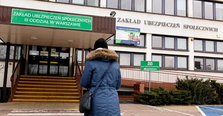 Polacy rzucili się po nowe świadczenie. "Zatrzęsienie wniosków"
