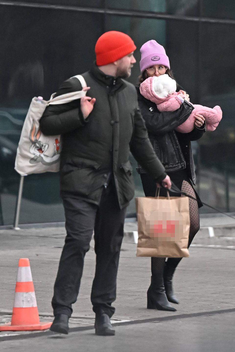 Antoni Królikowski z partnerką i córką 