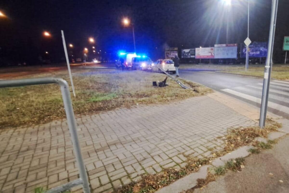 Kierowca forda skasował sygnalizator na ul. Józefa Elsnera