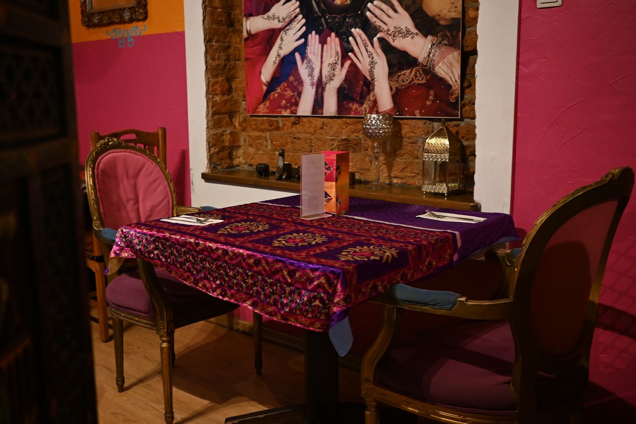 Nie brakuje indyjskich motywów