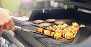 Grill gazowy, elektryczny czy węglowy? Poradnik zakupowy