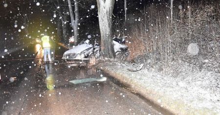 Pomorskie. Kierowca mercedesa zginął na miejscu. Tragiczny wypadek