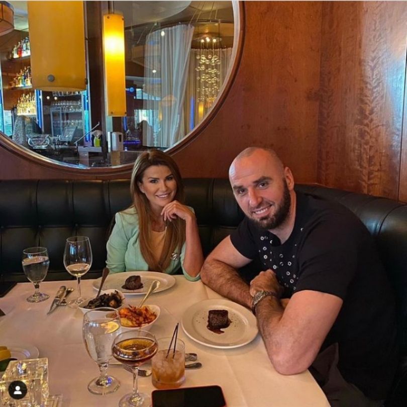Marcin Gortat pozuje z żoną w Los Angeles