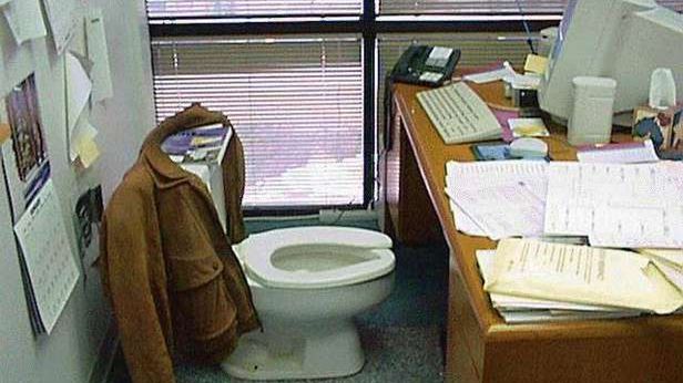 Po co nam toaleta? Mamy przecież Facebooka! 1