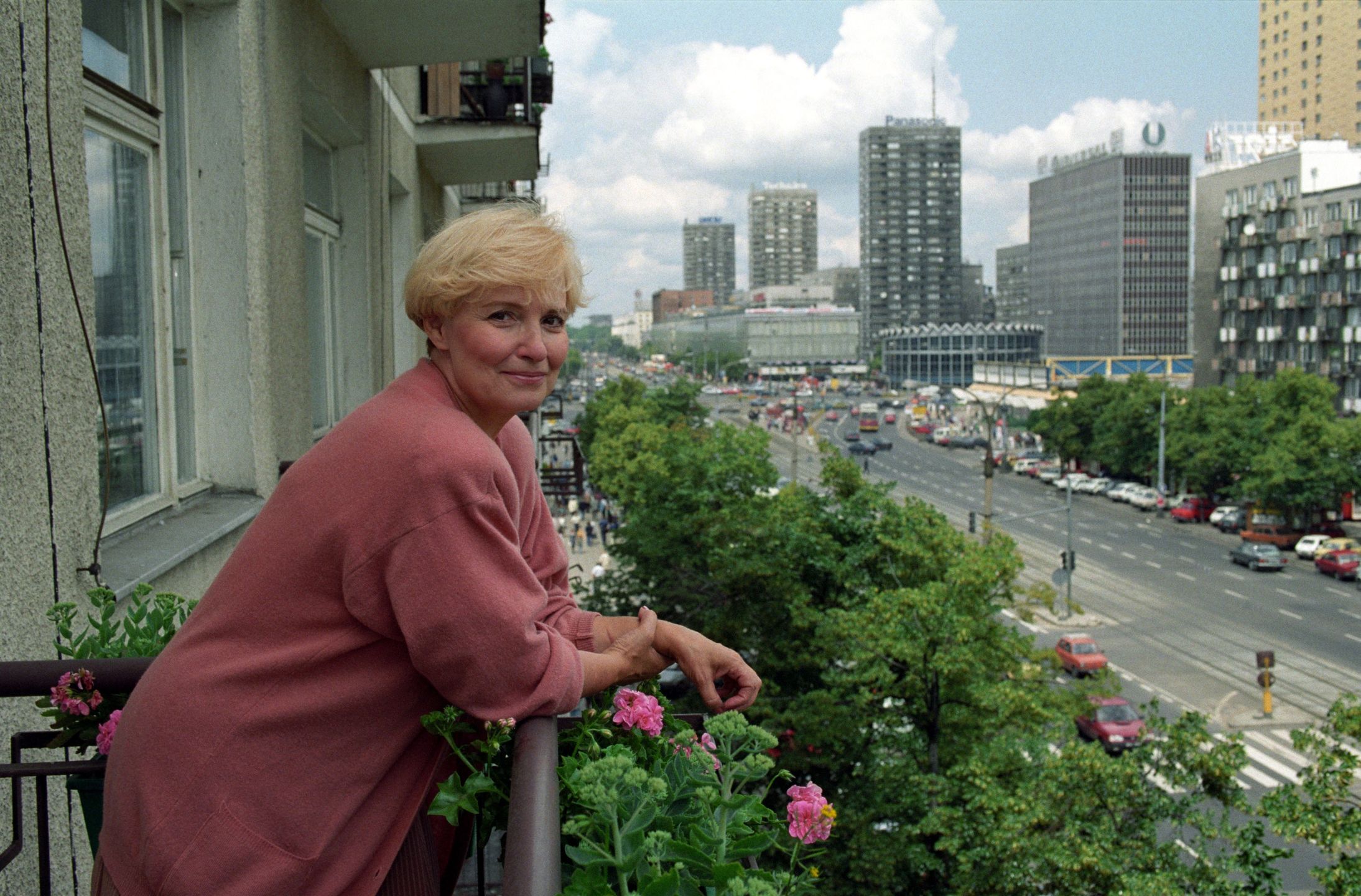Edyta Wojtczak w swoim mieszkaniu. 1992 rok