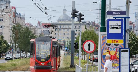 Ma niecodzienną pasję. Mężczyzna tropi spóźnienia autobusów