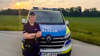 Jechał ciągnikiem całą jezdnią. Zatrzymała go policjantka po służbie