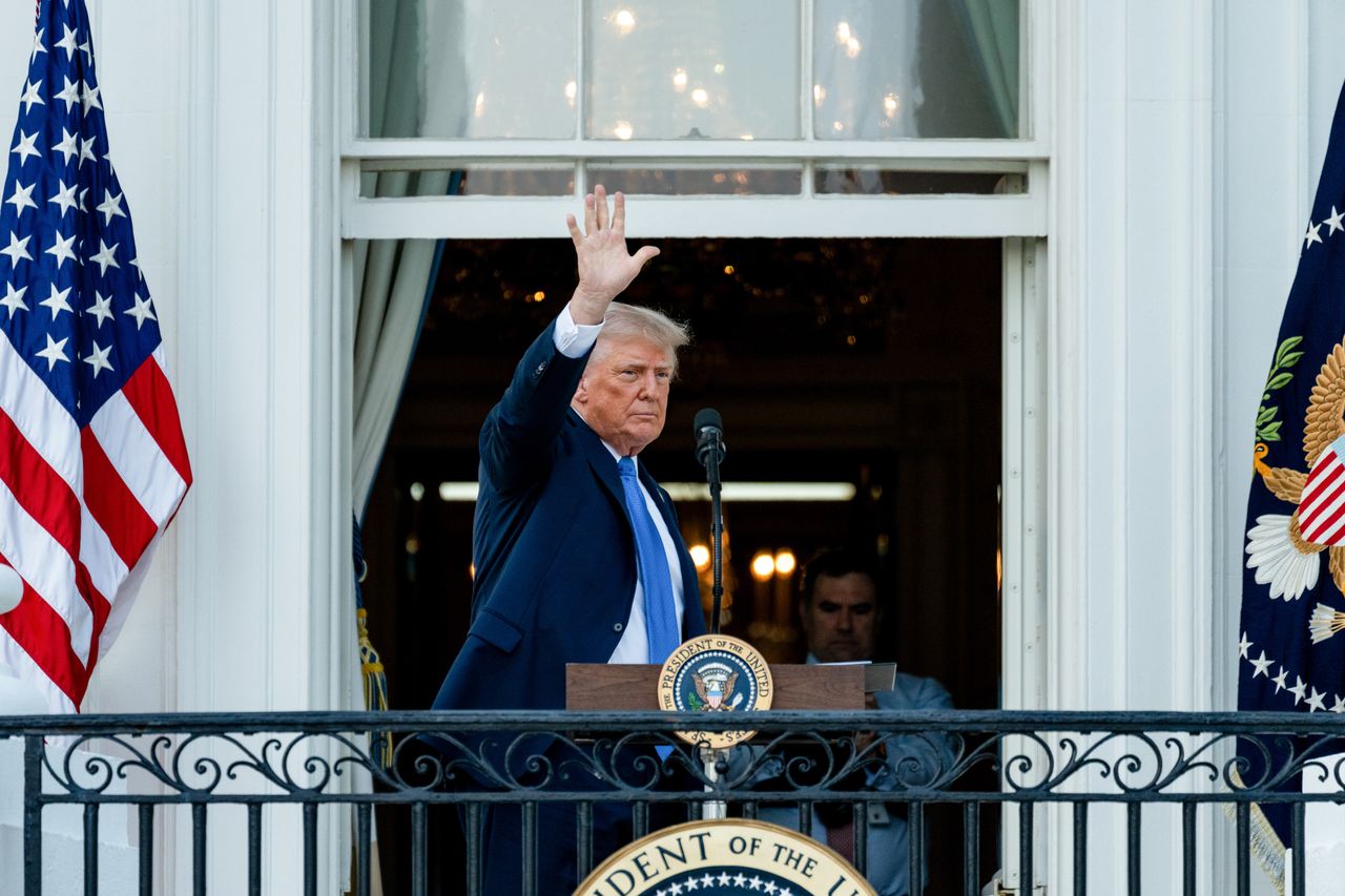 Trump führt komplettes Reiseverbot für 12 Länder in die USA ein