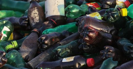 Zaskakujące wyniki badań. Co tydzień zjadamy nawet 5 gramów mikroplastiku