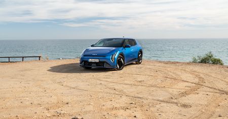 Pierwsza jazda: Kia EV4 – nie samymi SUV-ami żyje człowiek