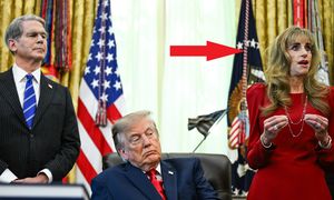 Kobieta u boku Trumpa. Internet wybuchł, mąż nie wytrzymał