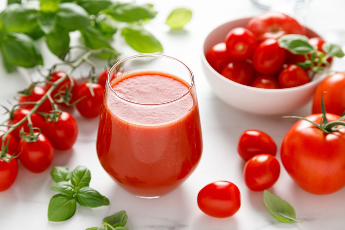 Sok pomidorowy ma wiele cennych wartości odżywczych