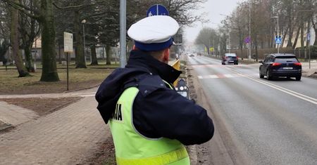 Ostróda: Nietrzeźwi kierowcy, z zakazami i bez uprawnień na drogach