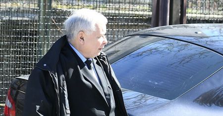 Kierowca Kaczyńskiego przyłapany. Prezes PiS spieszył się na mszę