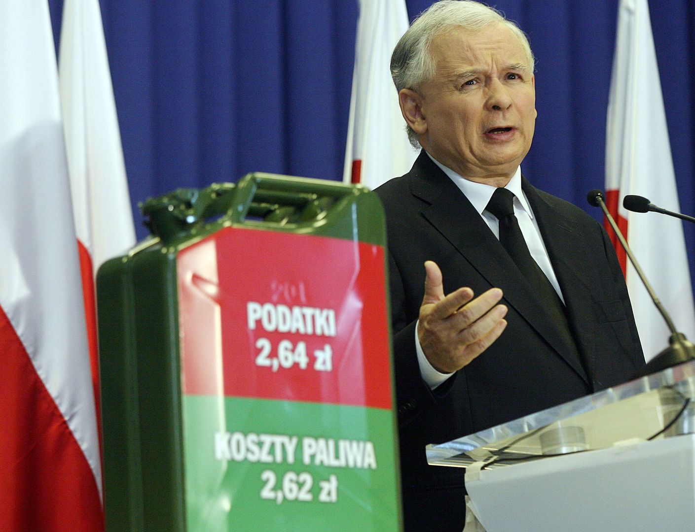 10 lat temu Kaczyński chciał obniżać akcyzę. Dziś PiS twierdzi, że się nie da
