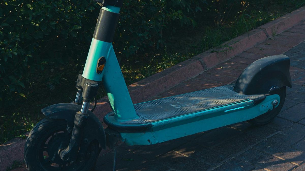 Andrzej miał wypadek na hulajnodze [zdj. ilustracyjne] 