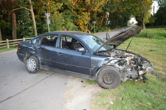 Doprowadziła do zderzenia dwóch pojazdów. Kierujący BMW był nietrzeźwy (zdjęcia)