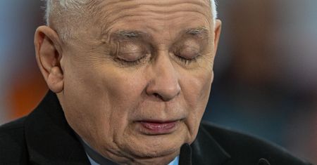 Prognozy dla Nowogrodzkiej. "Bez niego PiS może nie przetrwać"