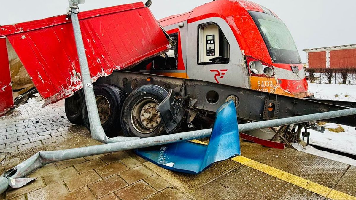 Widzino: Pociąg uderzył w ciężarówkę na przejeździe