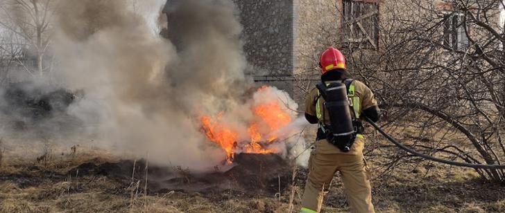 Pożar stosu opon w Ćmielowie