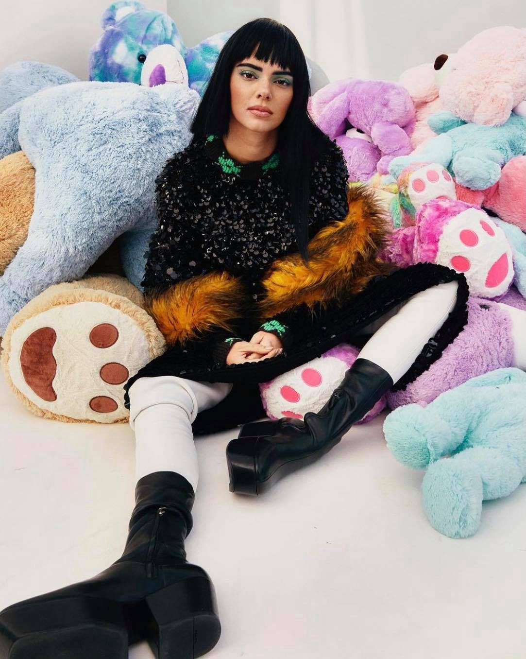 Kendall Jenner z grzywką pozuje w "Vogue'u"