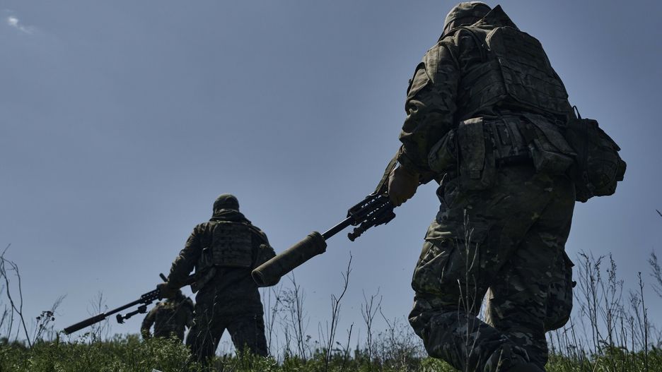 Ukraina - arch 2
Ukrainian army snipers change their position facing Russian troops near Bakhmut, Donetsk region, Ukraine, Tuesday, May 2, 2023. (AP Photo/Libkos)
Libkos