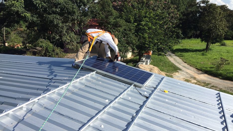 Energia ze słońca może być szczególnie opłacalna np. w rolnictwie przy kosztownej hodowli kurczaków
