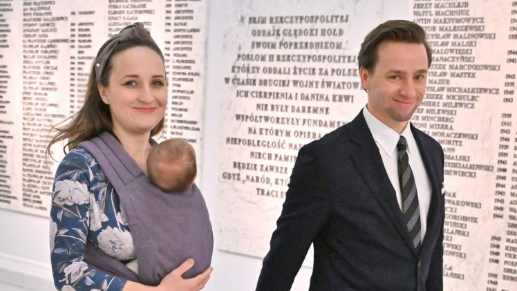 Karina Bosak przyszła do Sejmu z kilkumiesięczną córką