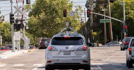 Autonomiczny samochód Google'a pierwszy raz winny kolizji