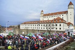 Słowacja. Rękoczyny w parlamencie podczas debaty na temat obecności wojsk USA