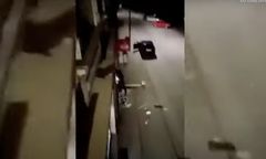 Międzybórz. Kolejne nagranie z napadu na bankomat. "Będę strzelał!"