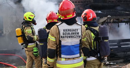 Płonie hala przy autostradzie A4. Kłęby dymu nad miastem