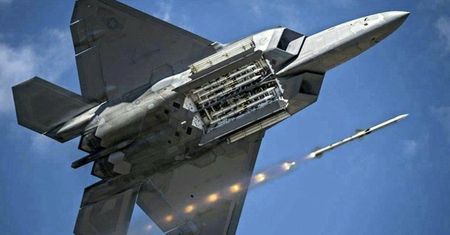 "Super F-22" i dwusilnikowy F-35, czyli F-55. Trump zapowiada nowe samoloty