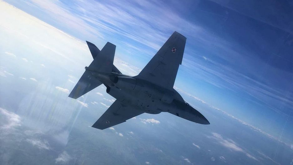 M-346 Bielik w locie, zdjęcie ilustracyjne