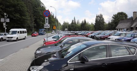 Parkingi blisko Morskiego Oka. Teraz tylko z e-biletem. Będzie chaos?