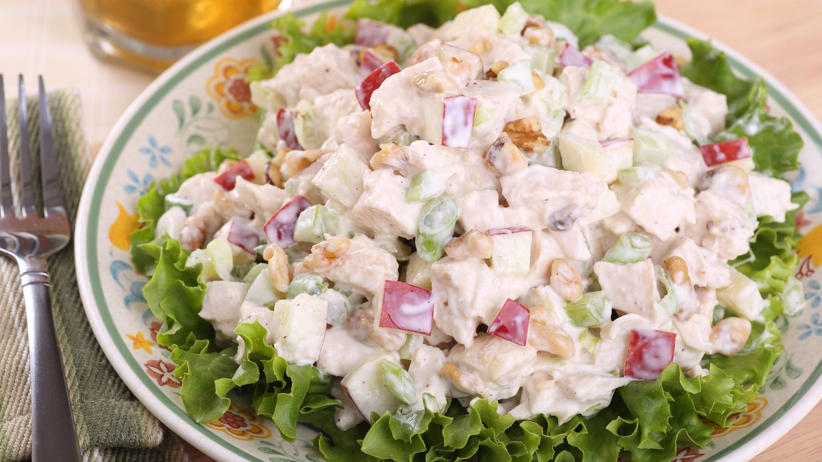 Tę sałatkę z kurczakiem robię często w wakacje