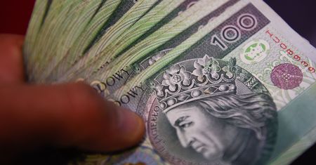 Wymiana uszkodzonego banknotu. Jak jej dokonać?