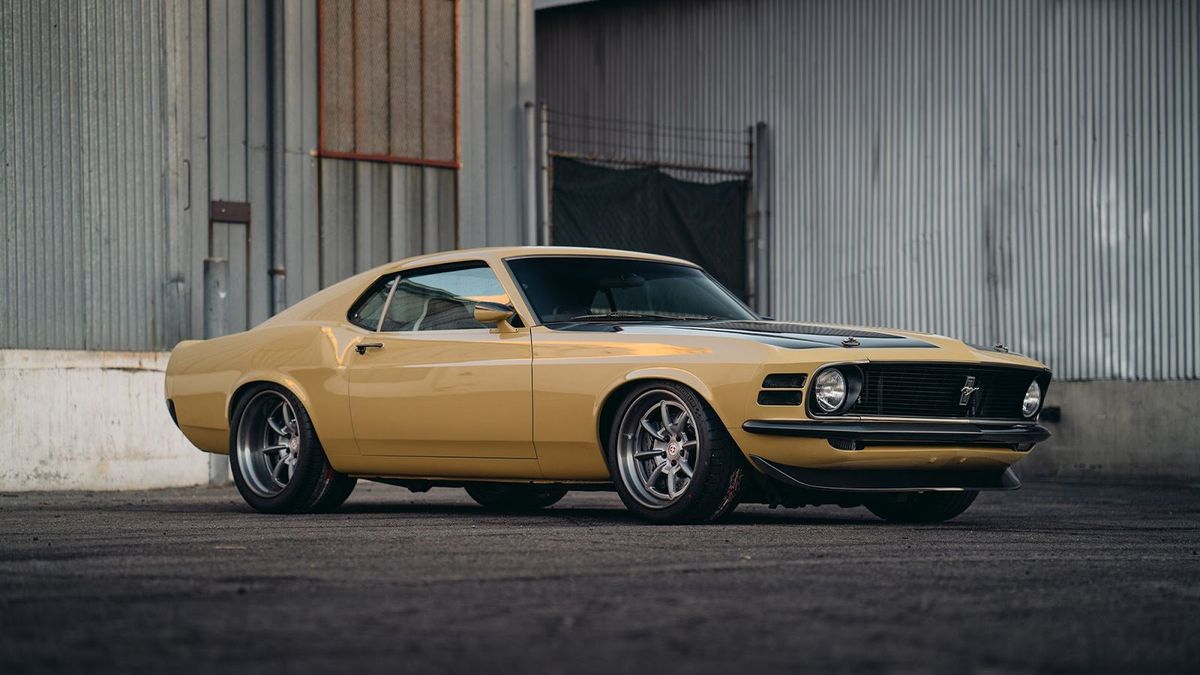 Ford Mustang w kolorze Khaki Yellow Tuscany