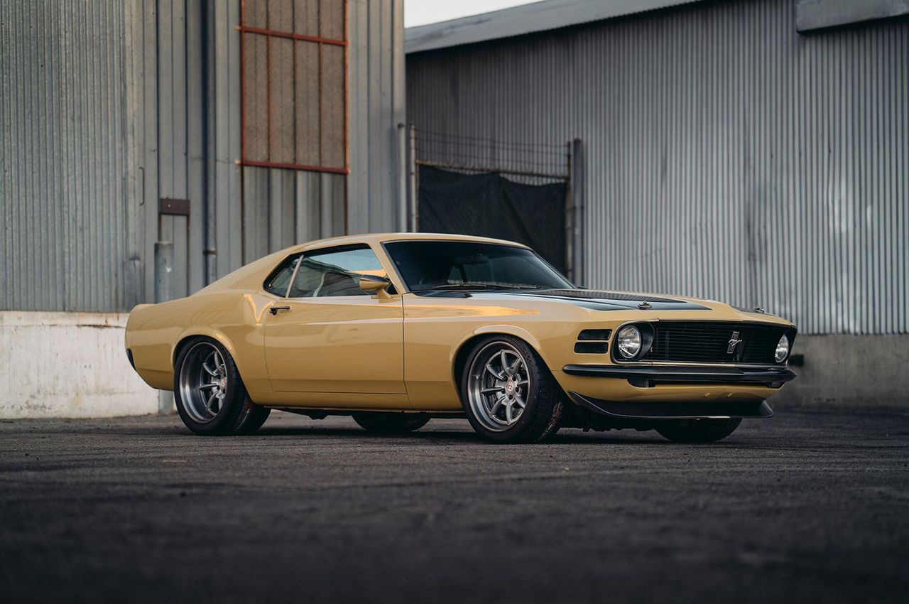 Ford Mustang w kolorze Khaki Yellow Tuscany