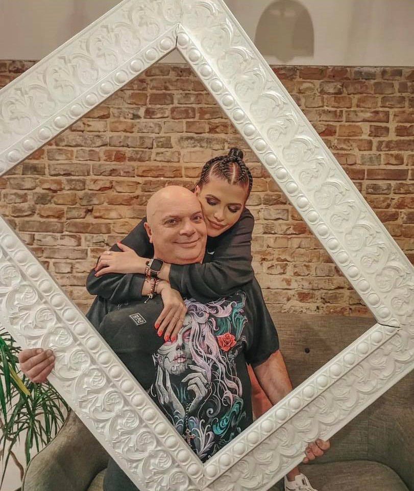 Rozkochany Krzysztof Skiba ślubuje młodszej o 26 lat Karolinie