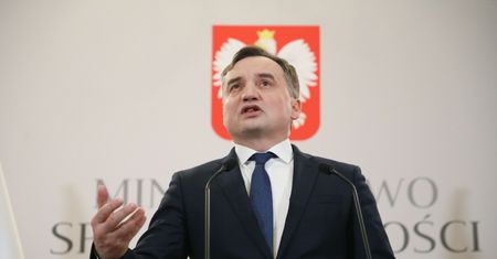 Solidarna Polska chce obniżenia polskiej składki do UE? Ma to zrobić ustawą