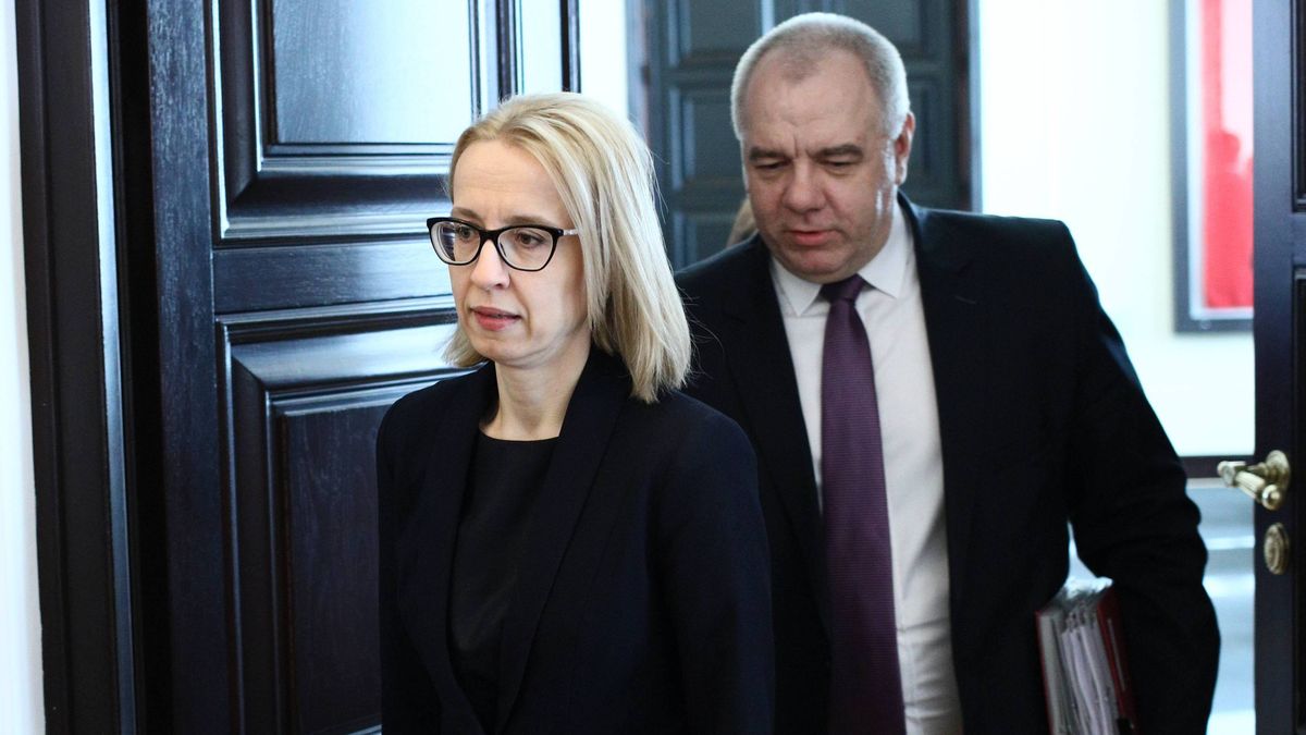 Teresa Czerwińska od trzech tygodni nie pojawia się na posiedzeniach rządu. Jacek Sasin tłumaczy, że jest na zwolnieniu lekarskim.