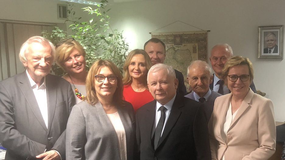 Wybory 2019. Jacek Kurski pojawił się w siedzibie PiS w trakcie wieczoru wyborczego