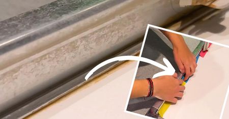 Pocięłam ściereczki i nasączyłam w tym płynie. Po 15 min kamień z zakamarków prysznica zniknął